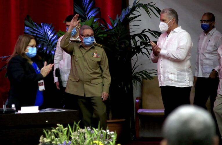 Raúl Castro anunció su retiro como jefe del Partido Comunista de Cuba