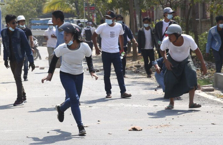Asesinan con granadas a más de 80 manifestantes de Myanmar