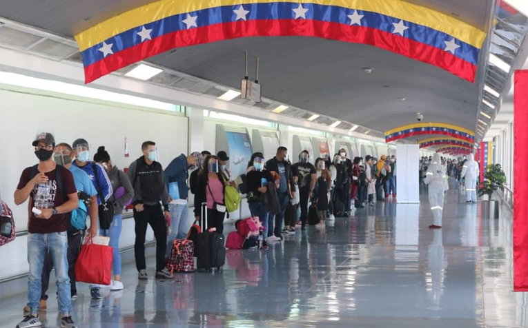 Detectaron 1.200 pasaportes falsos en Maiquetía en seis meses
