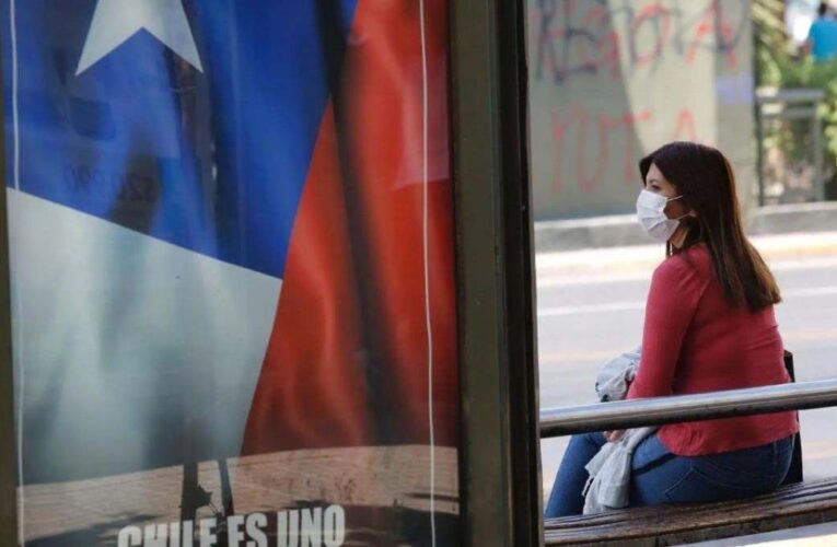 Chile aplazó para mayo elecciones por repunte en contagios