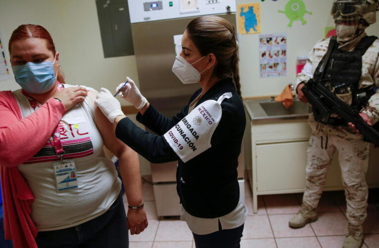 México recibe 1,2 millones de vacunas prestadas por EEUU