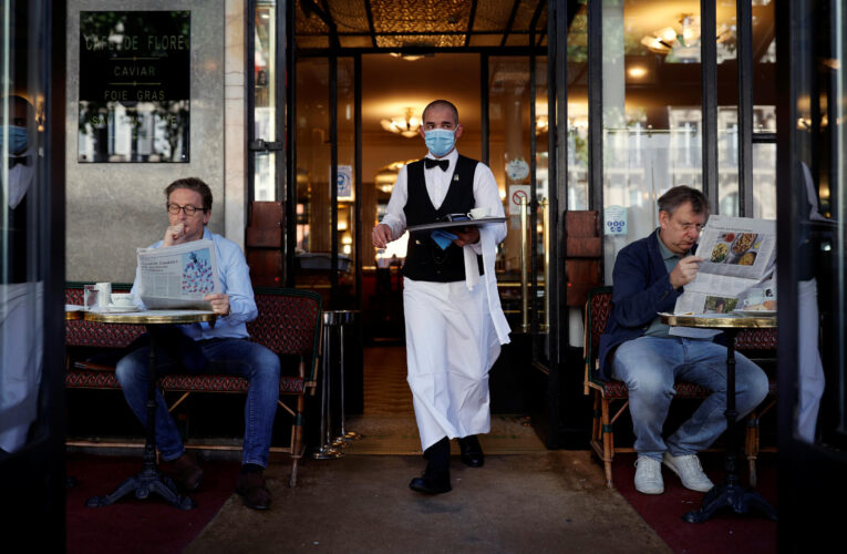 Franceses vuelven a cafés y museos tras 6 meses de cierre