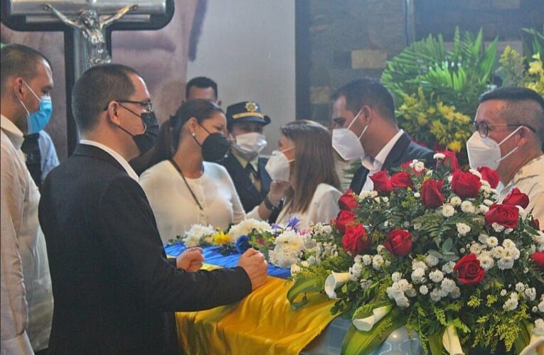 María Gabriela Chávez presentó sus condolencias a María de García