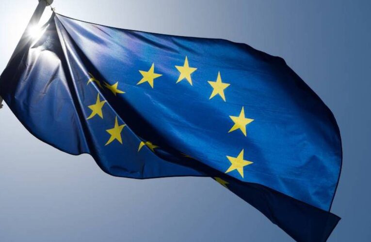 UE acusa a AstraZeneca de violación de contrato de vacunas