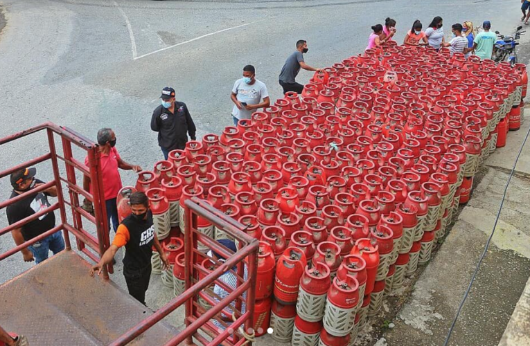Gobernación inicia distribución de gas