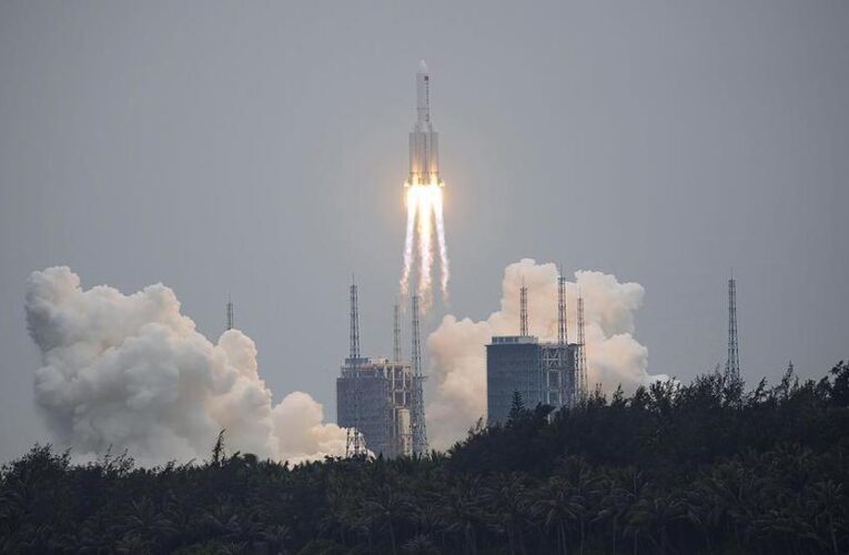 Pentágono rastrea cohete chino fuera de control regresa a tierra