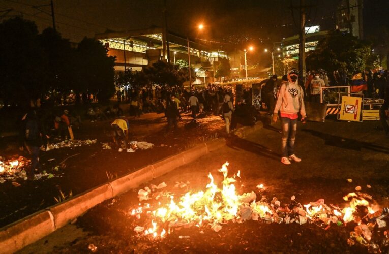 Nuevas protestas en Colombia dejan un muerto y más de 30 heridos