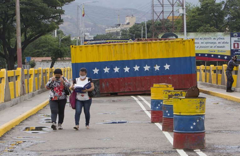 Colombia estudia reabrir la frontera con Venezuela en junio