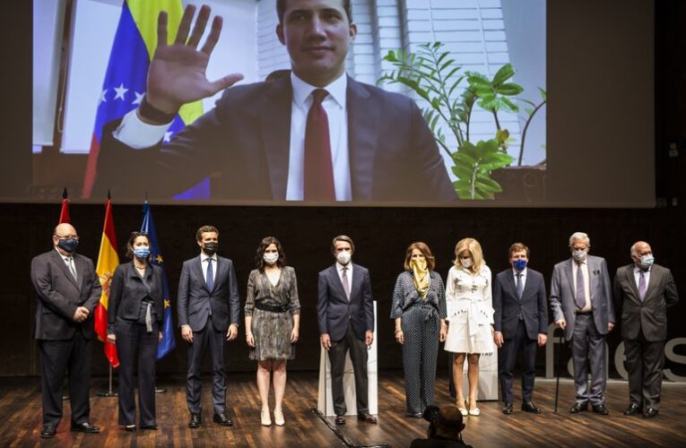 Guaidó recibió el X Premio FAES de la Libertad