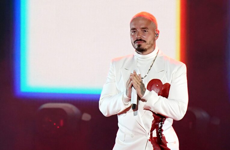 J Balvin pide parar la «guerra civil» que se vive en Colombia