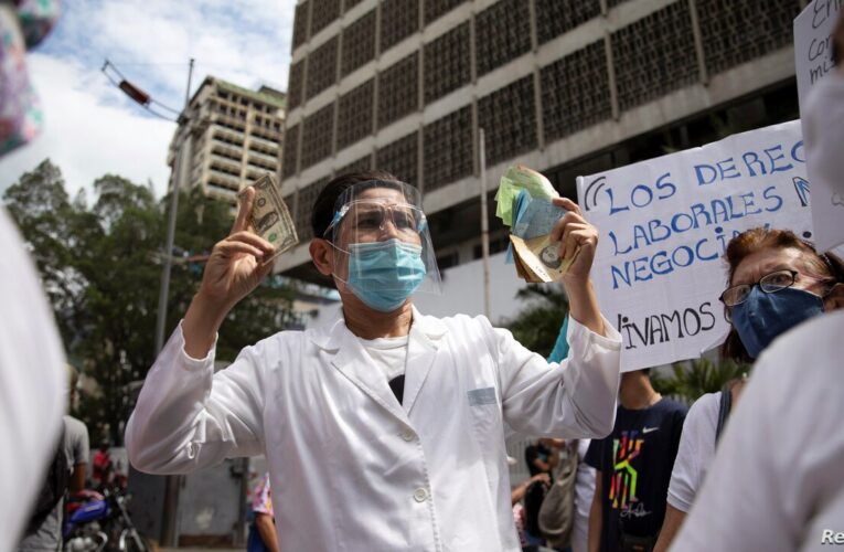 Médicos venezolanos advierten: El país se queda sin sanitarios