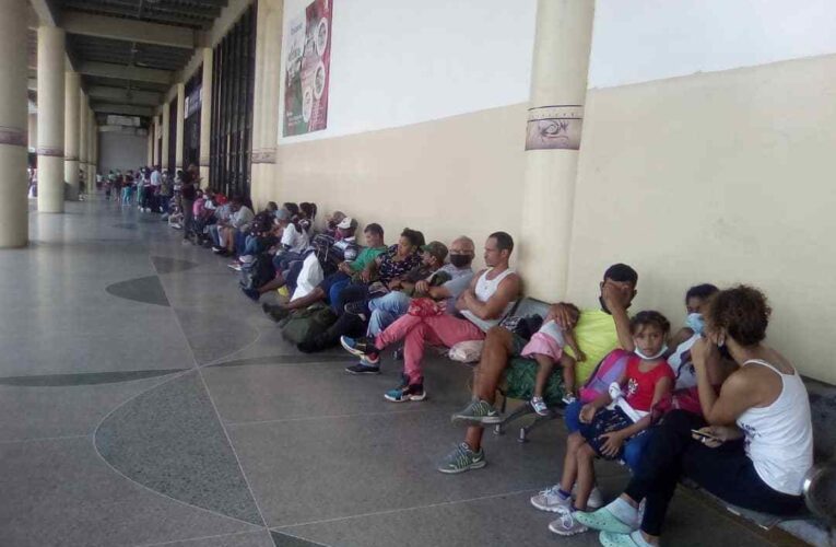 A paro indefinido la Caracas-La Guaira por tarifa y gasoil
