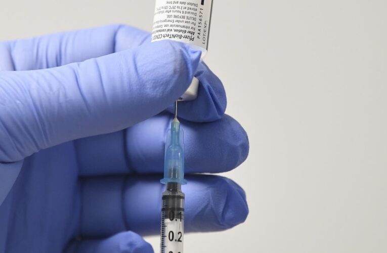 UE aprobó vacuna de Pfizer para adolescentes