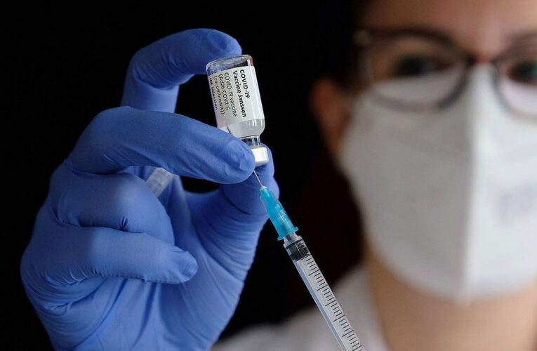 Retraso en vacunación al sur de EEUU podría provocar nueva ola