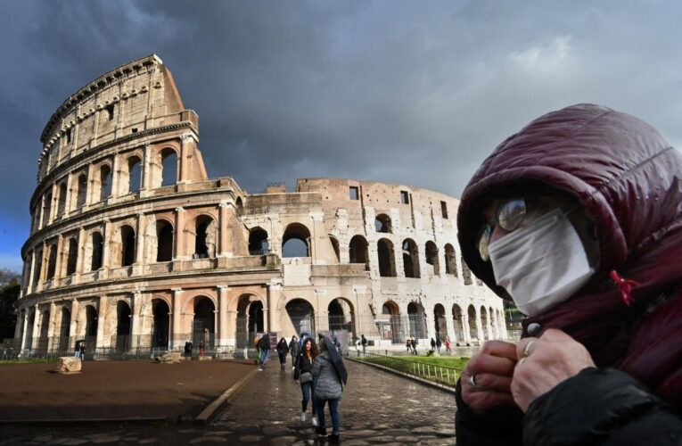 Italia deroga obligación de uso de mascarilla en espacios abiertos