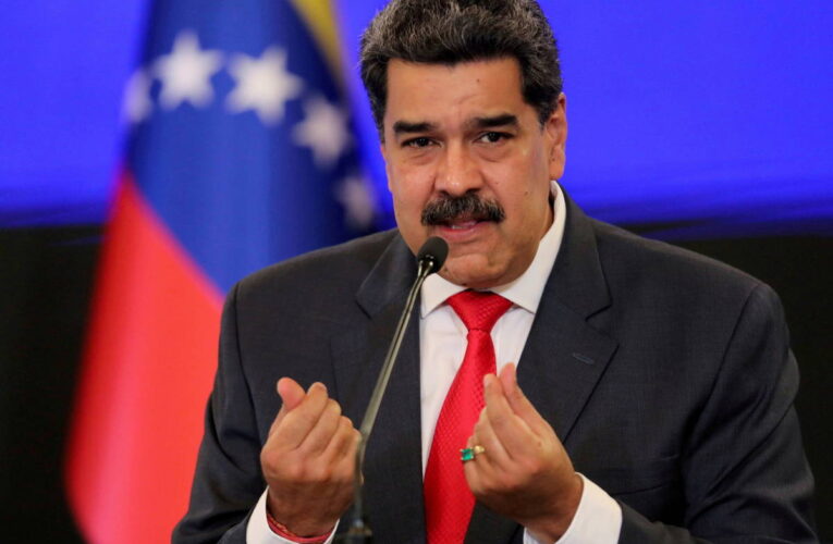Maduro exige a Biden desbloquear fondos para la compra de vacunas Covax
