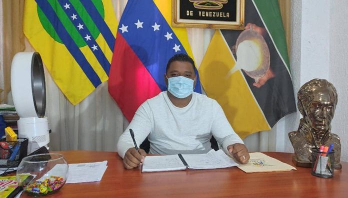 Alcalde de El Callao niega vinculación con doble feminicidio