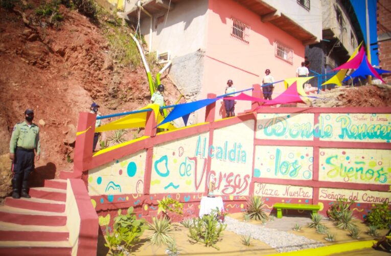 Culminan reconstrucción de escaleras y caminerías en Lomas de Marlboro