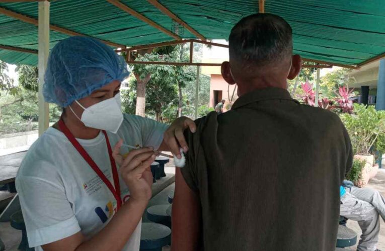 Voluntarios de Sol de Vargas recibieron vacuna y atención médica