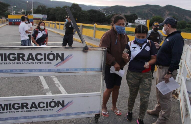Gobierno tilda de “emboscada” la decisión de Colombia de abrir la frontera