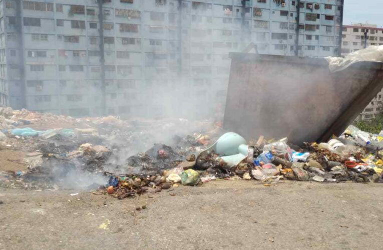 En la Alcabala Vieja queman la basura porque el aseo no pasa