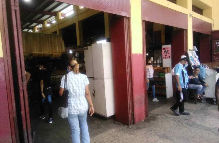 Concesionarios del Mercado Municipal de Maiquetía denuncian atropellos