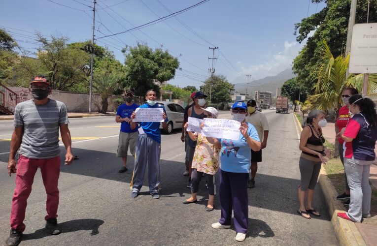 Trancazo en la avenida Soublette por falta de agua y gas en Pariata
