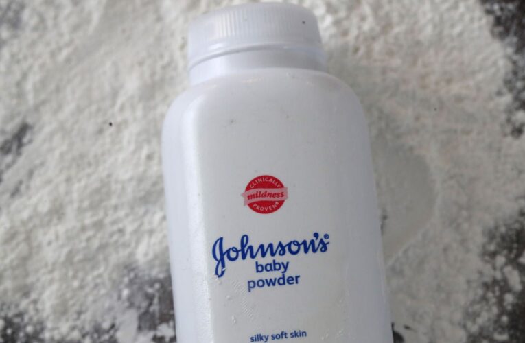Johnson & Johnson tendrá que pagar $2.100 millones por vender talco cancerígeno
