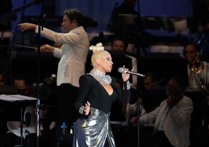 Gustavo Dudamel y Christina Aguilera ofrecieron dos conciertos con la FILA