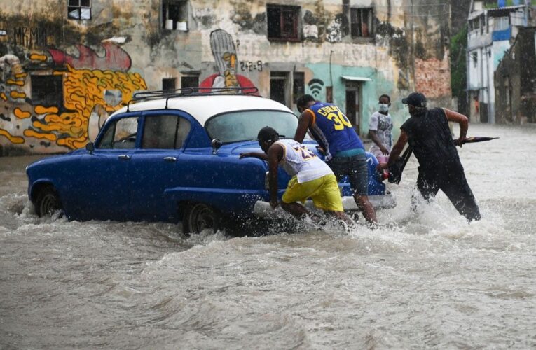 Evacúan a 180 mil personas en Cuba ante la llegada de Elsa