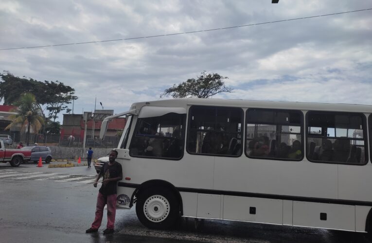 «Si quieren eliminar buses Caracas-La Guaira que traigan más rojitos»