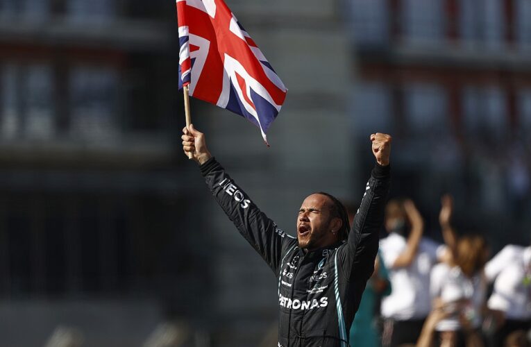 Hamilton gana con polémica en Silverstone