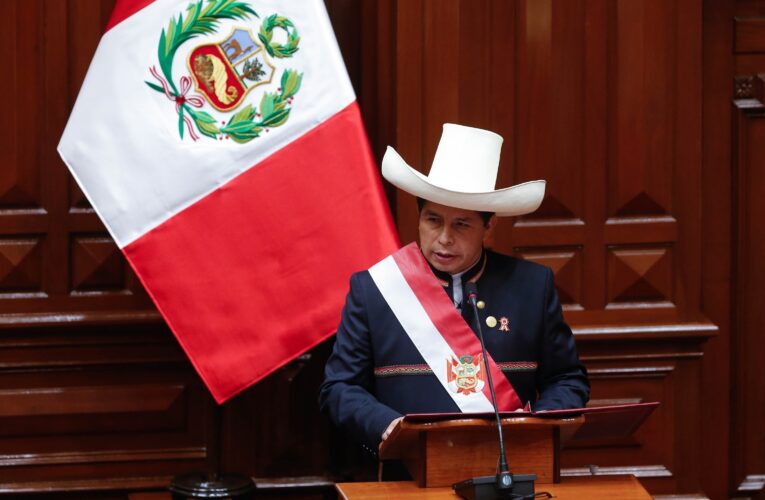 Pedro Castillo asume como presidente de Perú