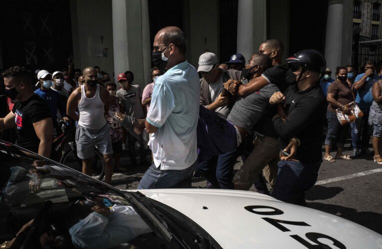Cuba: Denuncian arrestos violentos para escarmentar a vecinos