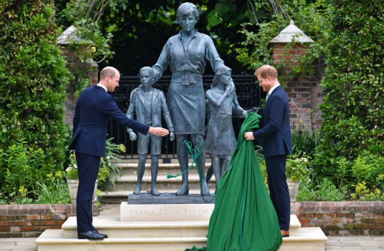 William y Harry develaron juntos la estatua en honor a Lady Di