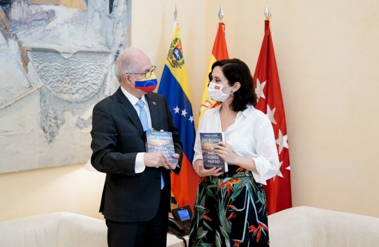 Díaz Ayuso al presentar libro de Ledezma: Valentía y esperanza en defensa de Venezuela
