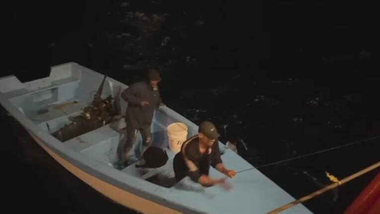 Rescatan a dos dominicanos que pasaron 14 días a la deriva
