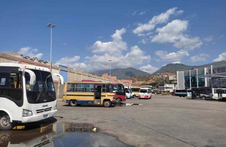 30 buses estuvieron varados por gasolina en La Zorra