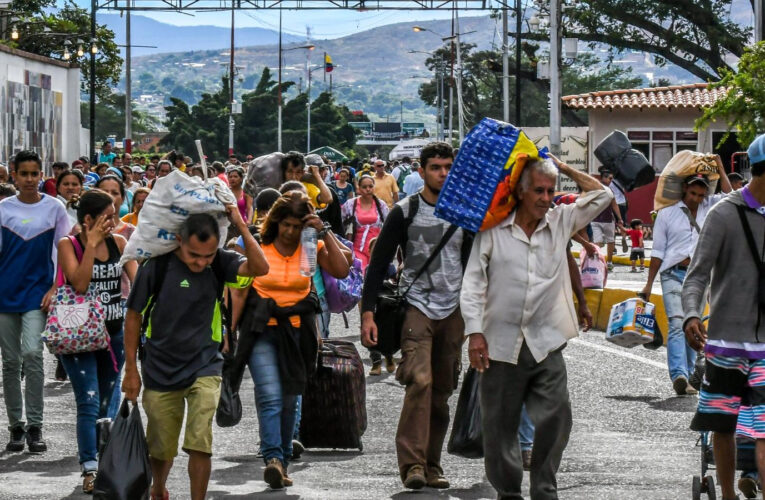Promueven en Colombia inclusión laboral de venezolanos