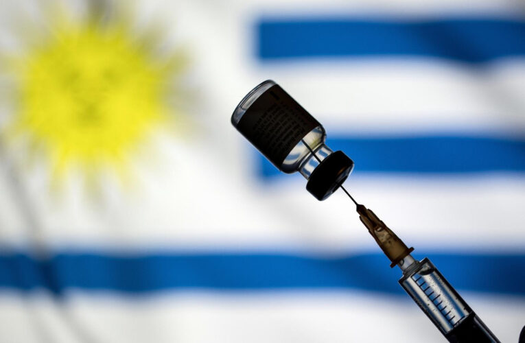 Uruguay abre registro para aplicar tercera y cuarta dosis