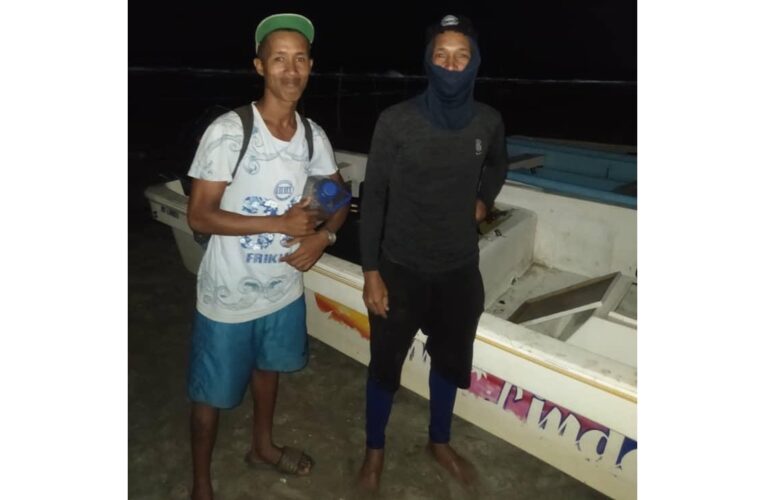 Rescatan en altamar a pescadores de Arrecife