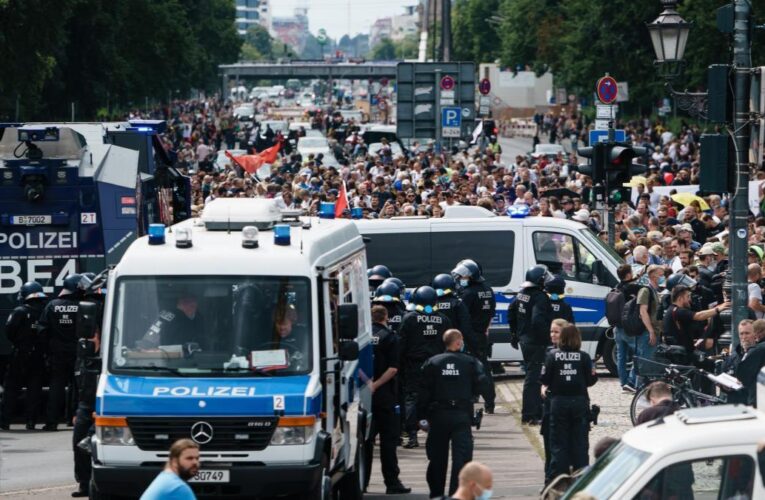 500 detenidos en Berlín en protestas contra medidas anticovid
