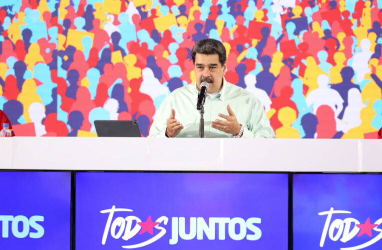 Maduro celebra firma de acuerdo de entendimiento con la oposición