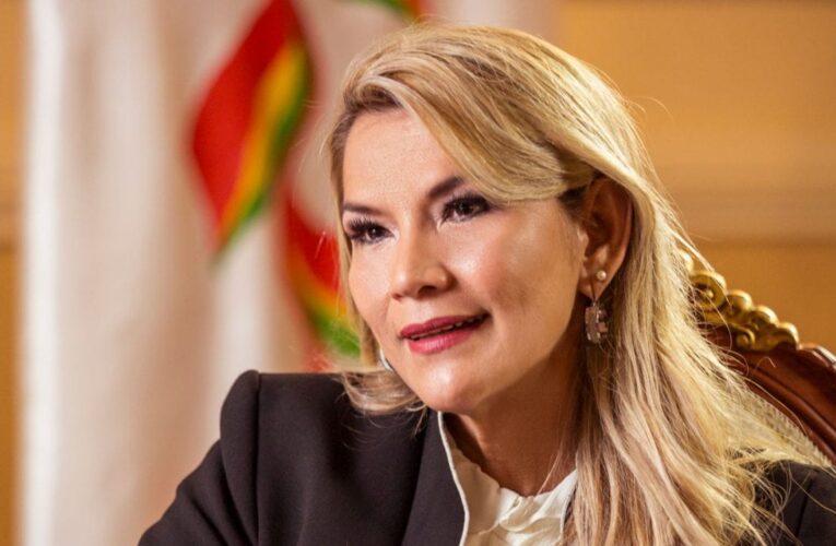 Expresidenta boliviana intentó suicidarse en prisión