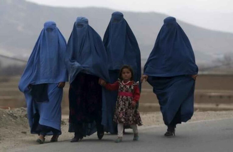Mujeres afganas ven desaparecer sus derechos