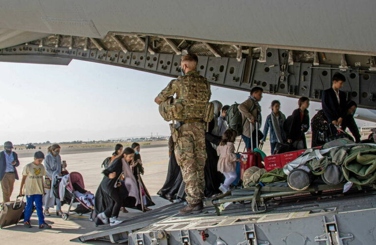 Talibanes reiteran que EEUU tiene hasta el 31A para evacuar