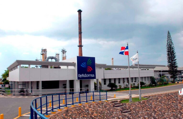 Gobierno vende acciones de refinería a República Dominicana