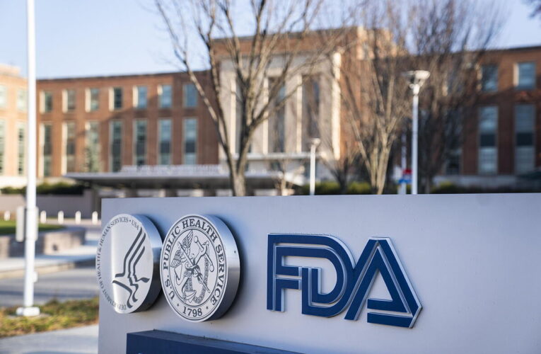 FDA rechazó tercera dosis para menores de 65 años sin morbilidades
