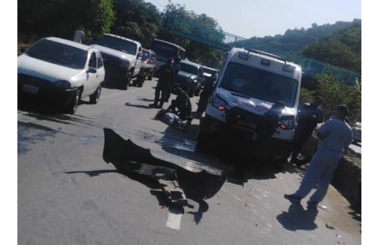 Chocó ambulancia que atendía emergencia en Macuto