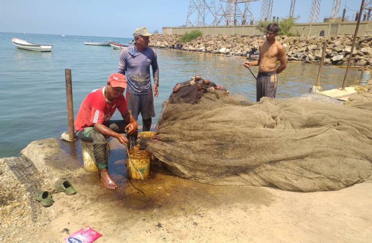 Pescadores siguen sin respuesta por enseres perdidos en derrame